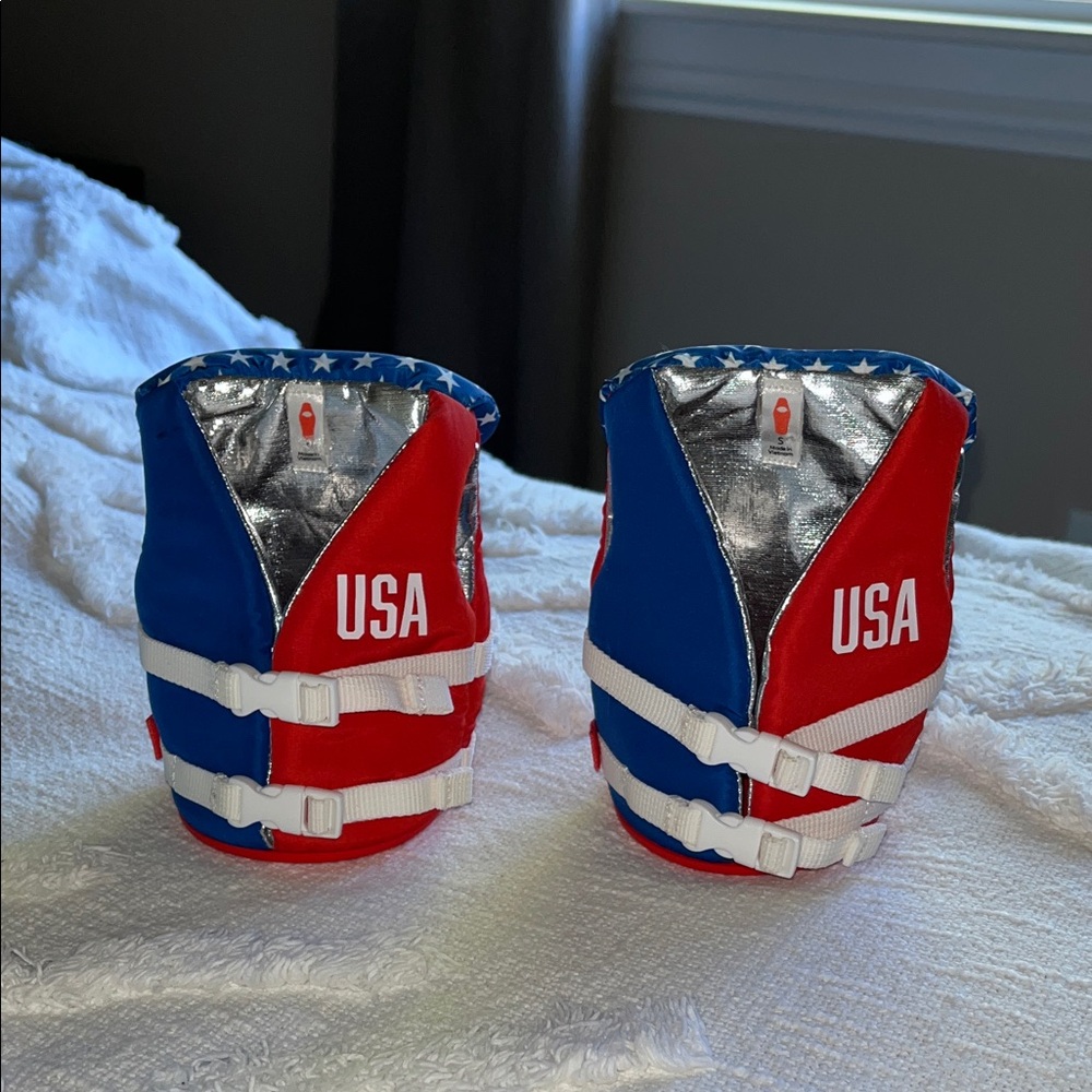 Set of 2 Puffin red white and blue life jacket drink koozies excellent condition